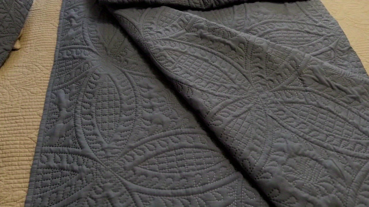 Summer Quilt Set with Pillow Shams, Lightweight Breathable Microfiber Coin Pattern Bedspread, 2 or 3 Pieces for Twin, Full/Queen and King Beds