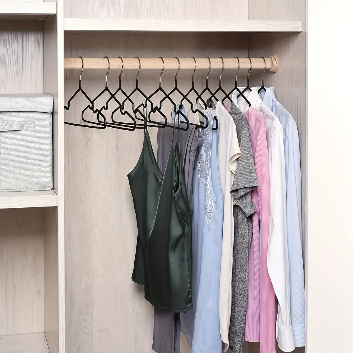 60/50/25/20pcs, Non-slip Heavy-duty Hanger, (15.75" × 7.87"), 40-50g Black Manganese Steel Dip Hanger, Bedroom Storage, Laundry Storage Helper, Advanced Long-lasting Storage Solution For Bedroom And Closet, Wet And Dry, Space-saving Design