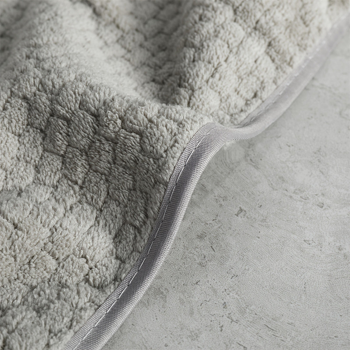 4pcs Hand Towel Set Is Made From Soft, Highly Absorbent Coral Fleece Fabric And Features Quick-drying Technology.ideal for Use At Home, Spas And Hotels, Perfect Gifts for Back to School, Labour Day, Halloween, Thanksgiving, Black Friday, Christmas!