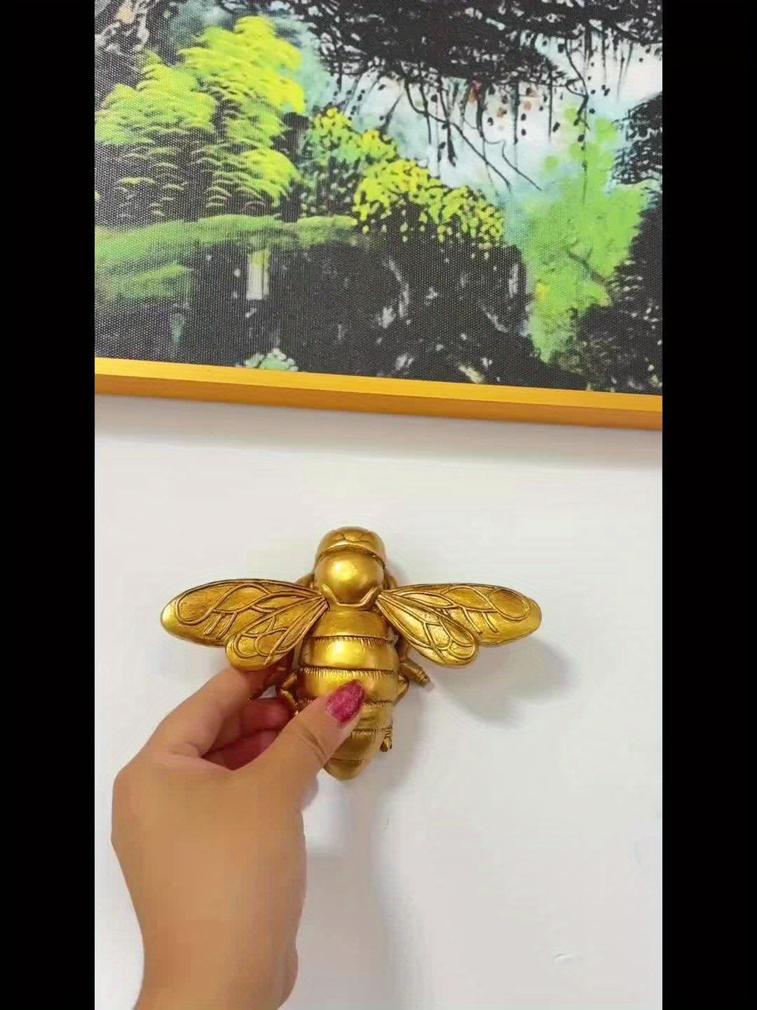 Golden Bee Wall Sculpture - Art Deco Style Handcrafted Resin Ceiling-Mounted Home Decor, Intricate Insect Wall Art for Gallery Walls, Thanksgiving & Party Decor, Classic Elegant Design