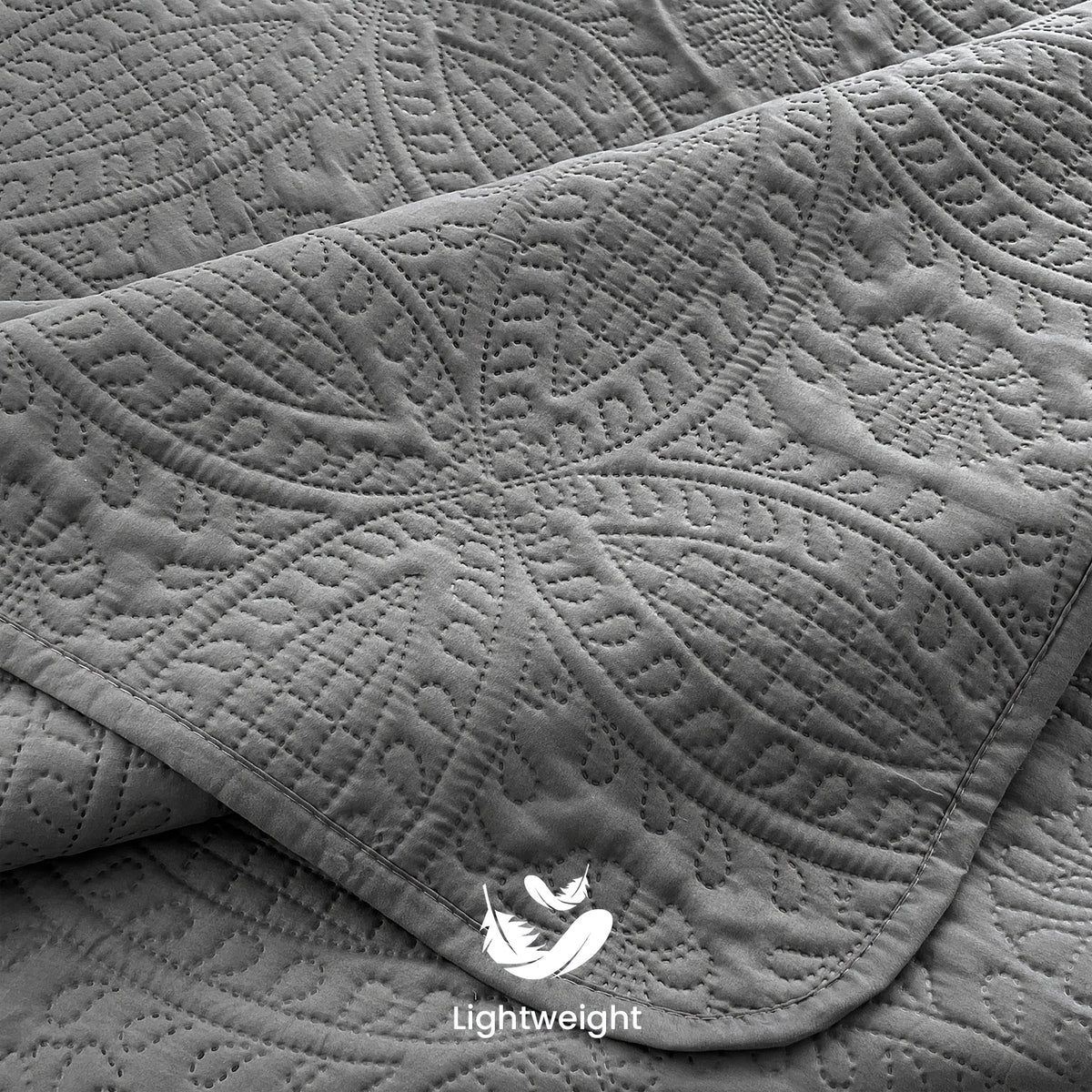Lightweight Quilted Comforter -1pc Soft And Breathable White Bedspread, Modern Style Coin Pattern Quilt, Air-conditioned Quilt, Holiday Gifts For Family And Friends, Five-Star Hotel Sleep Experience-Excludes PillowcasesAll Seasons