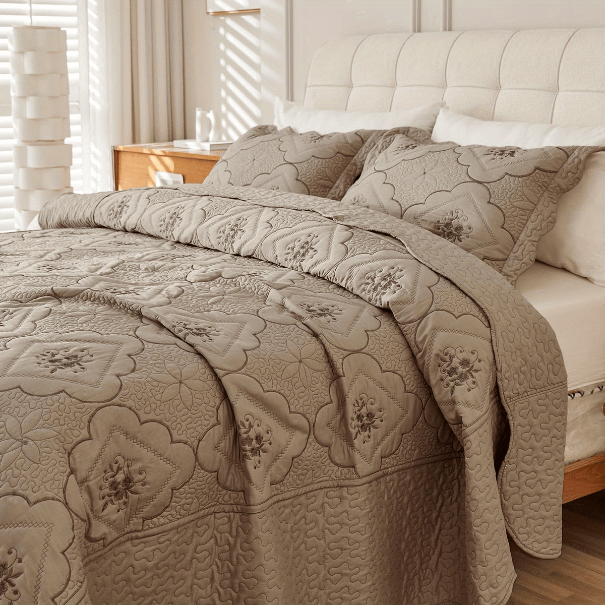 3pcs Exquisitely Crafted King/ Queen Size Quilted Bedspread Set with Intricate Floral Embroidery - 100% Polyester, Wrinkle - Resistant, Lightweight, Perfect for Adding A Touch of Elegance To Your Bedroom Decor