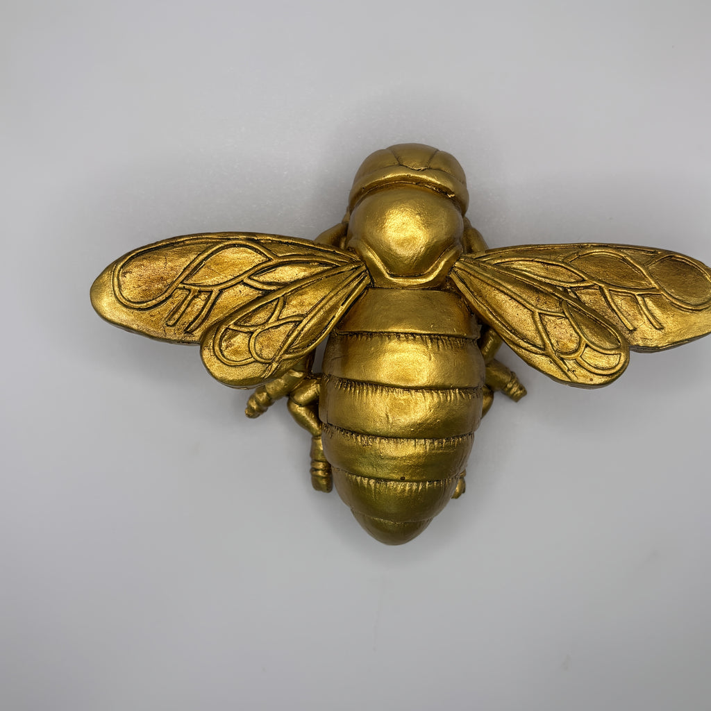 Golden Bee Wall Sculpture - Art Deco Style Handcrafted Resin Ceiling-Mounted Home Decor, Intricate Insect Wall Art for Gallery Walls, Thanksgiving & Party Decor, Classic Elegant Design