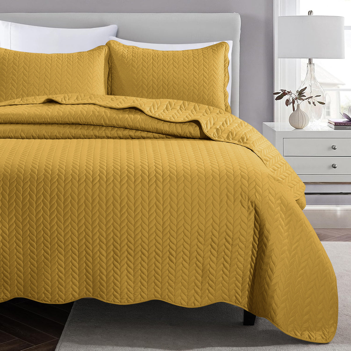 Lightweight Quilted Bedspread – Soft and Breathable Quilt Set, All Season Microfiber Bedding, Modern Style Soft Bedding Set, Twin, Full / Queen, King Sizes, Machine Washable Halloween Christmas