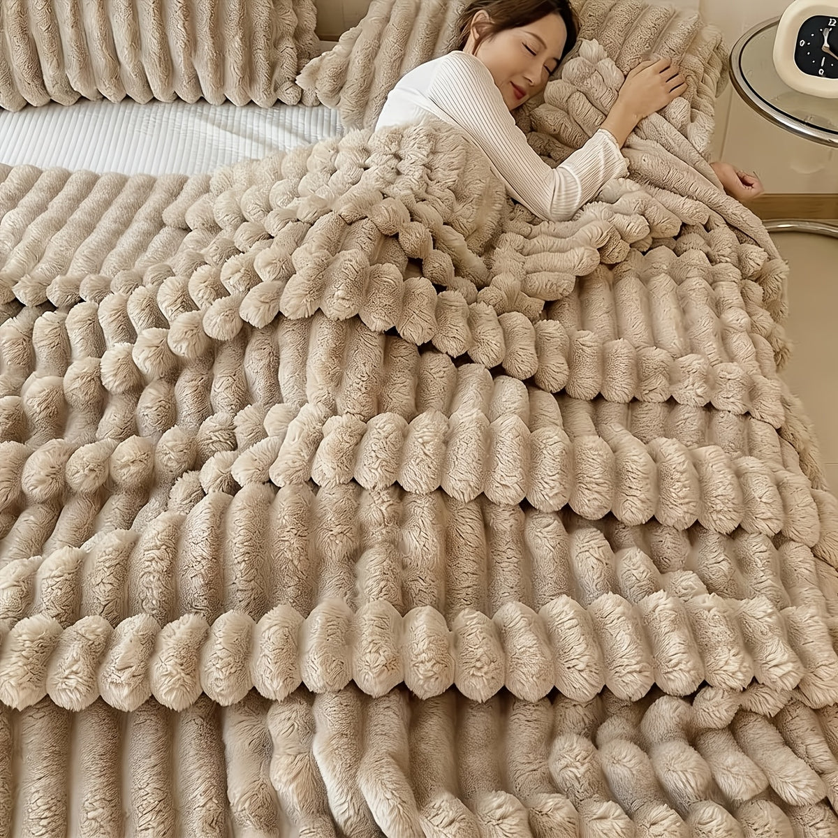1pc Ultra-Soft 3-D Ribbed Faux Fur Flannel Blanket for Bed, Couch, Sofa, Nap Blanket Air Conditioning Blanket Office Outdoor Camping Blanket for All Seasons, Cozy Throw, High Quality Fleece, All Season Blanket, Gift Ideas for Friends&Family