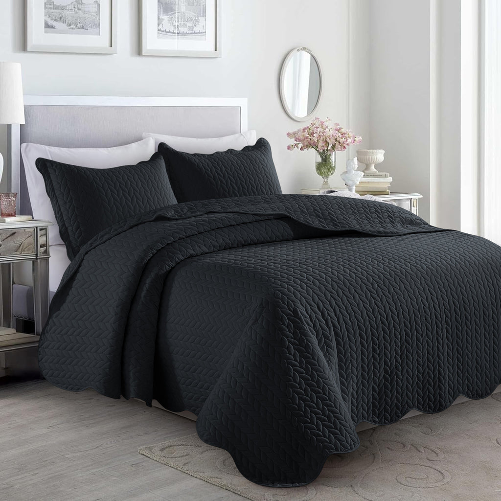 Lightweight Quilted Bedspread – Soft and Breathable Quilt Set, All Season Microfiber Bedding, Modern Style Soft Bedding Set, Twin, Full / Queen, King Sizes, Machine Washable Halloween Christmas